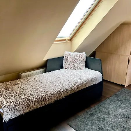 Robinson Szigete * באלאטונפורד